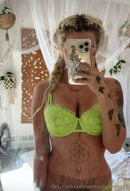 Do you guys like this bra? 🌞