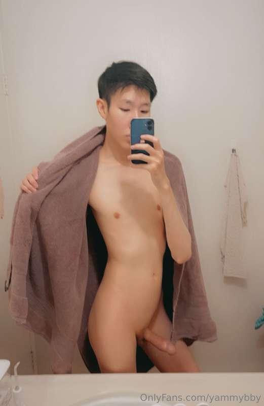 Got out the shower and horny. Cum taste my stiffy