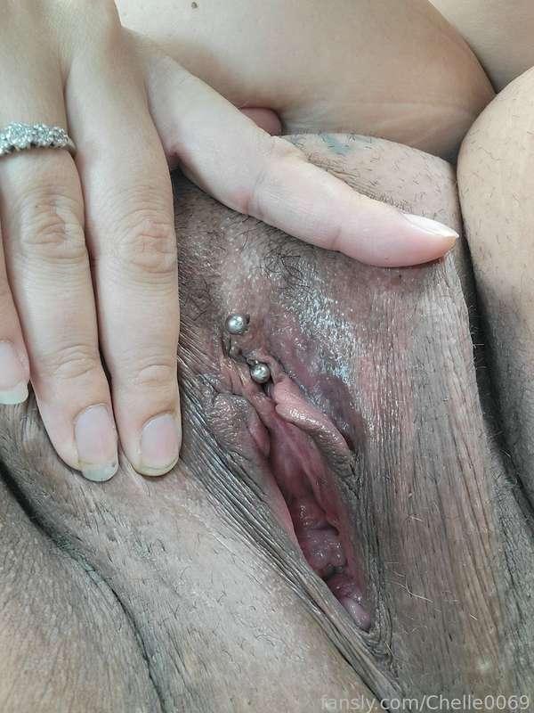 come diddle it for me instead? 😈😈
#redhead #MILF #fatpussy #spreadpussy #vch #clitpiercing