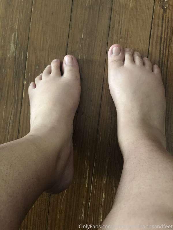 Walking around barefoot, what are you up to today ? 🦶🏼🦶🏼