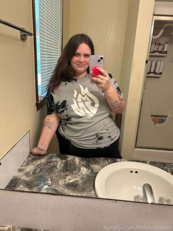 Good afternoon :) 

#thick #curvy #bigtits #bigass #brunette #greeneyes #tattoos #pawg #bbw #milf #stomach #belly #bigboobs #bigbooty #kinkfriendly #kinky #hairy #fyp #plussize