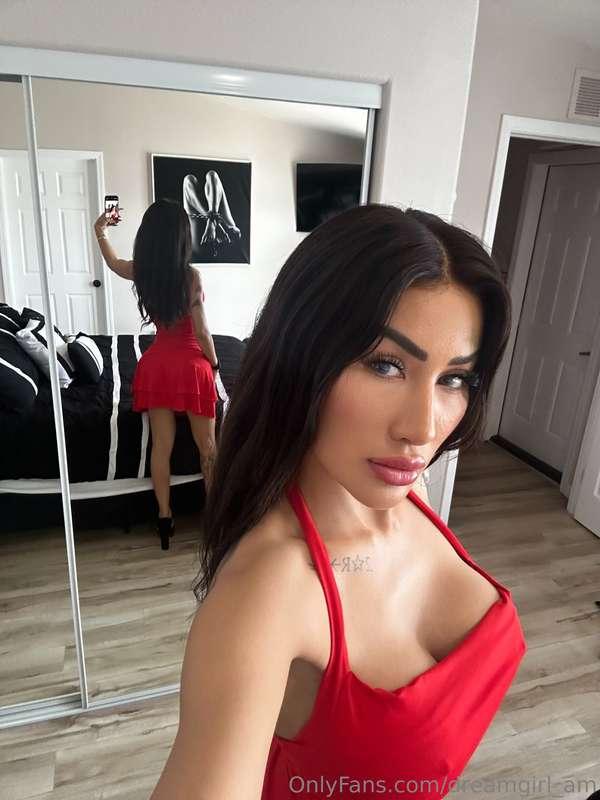 Am I too hot to handle? What do you think? 😈