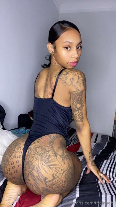 Do you like me from the back?🤭