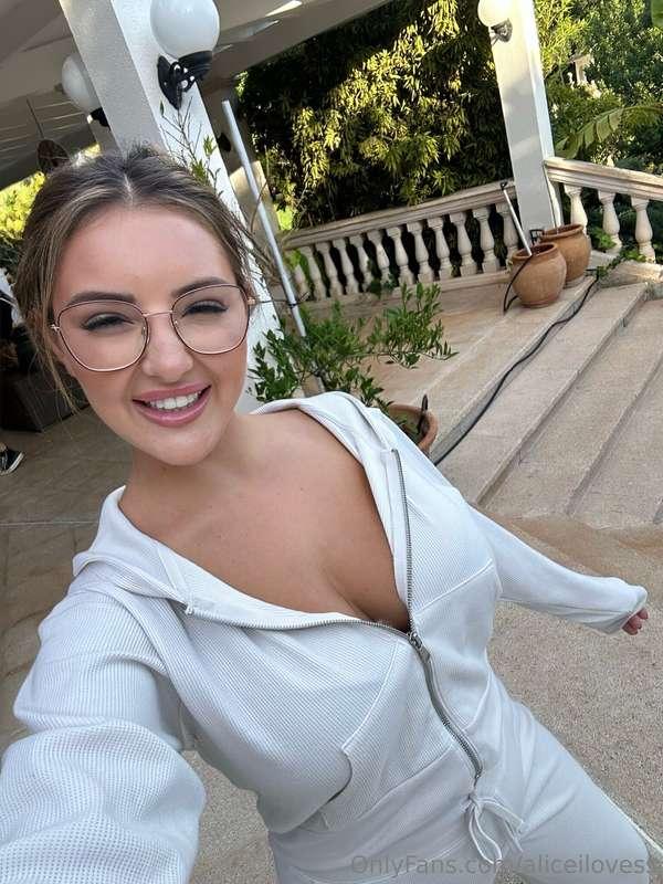 Happy it's the weekend 💃