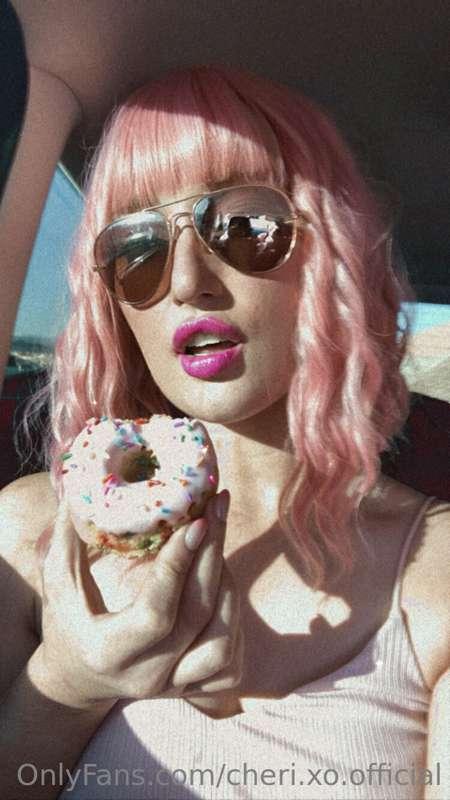 Today I learned that 🍩 is the emoji for your ass hole 😂😂😂 an..