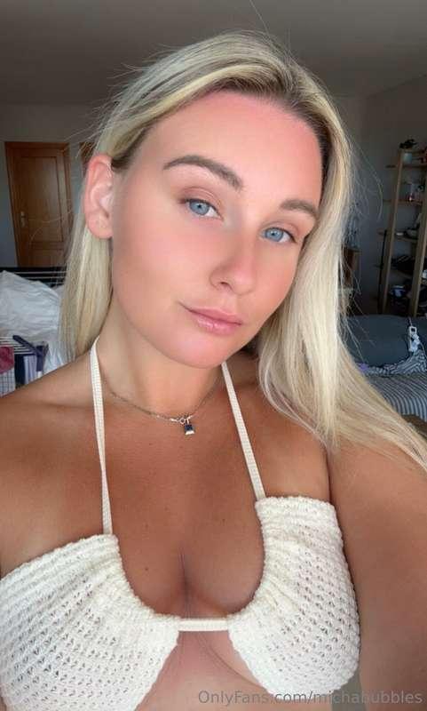 Would you cum on my face? 😋