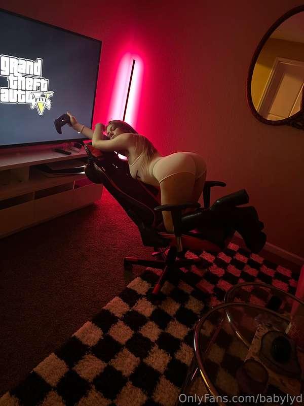 jus me waitin for my game to load 🎮😩  who wanna see me playi..
