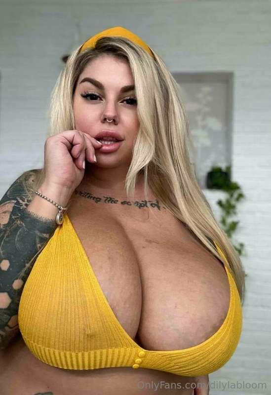 Whoever leaves $30 gets sexting with me 🥰 with live naughty ..