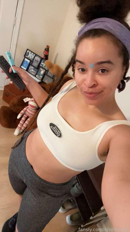 Would you rather break a sweat with Senpai, or help clean her all up after 😈?

#fyp #cutie #workout #exercise #freshface #nomakeup #elliptical #sfw #sweat #petite #smallboobs #thickthighs #ass #bubblebutt #naturalhair #afrobun #afro 
