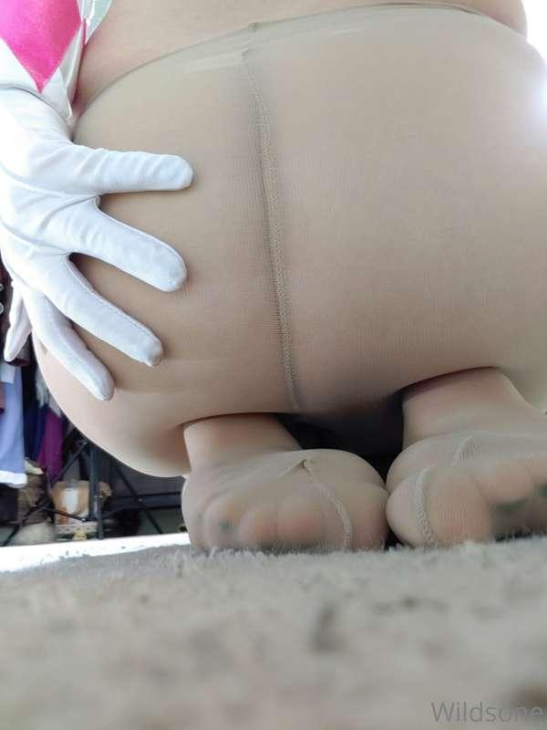 Hard to spread your ass in tights LOL.  Still down with the ..