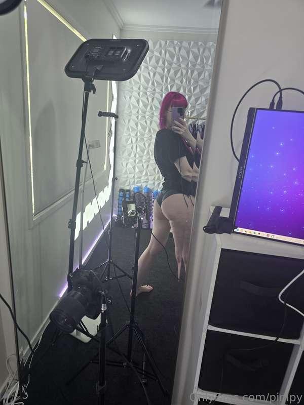 Behind the scenes of my photoshoot. It's a fashion photoshoo..