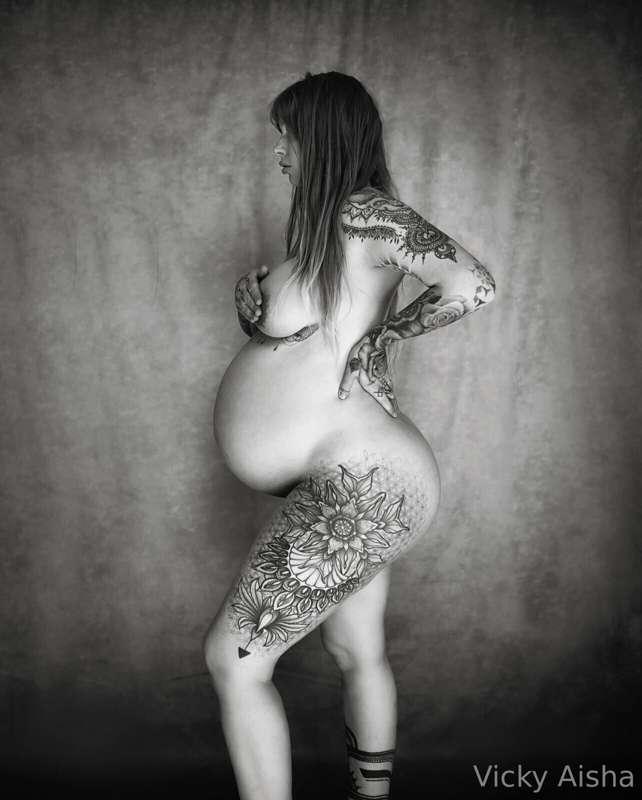 Just thought you guys might like to see some maternity pics ..