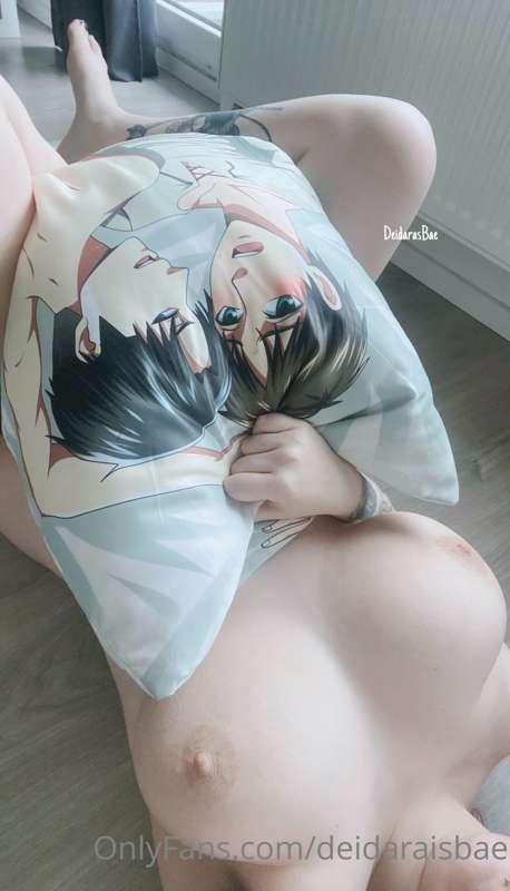 Hope everyone is watching new AOT today !! 😩