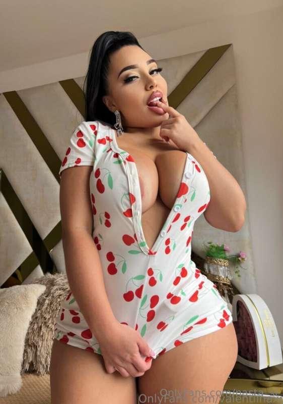 🎁Free subscription🎁 This gorgeous @valentiinaxo with huge fo..