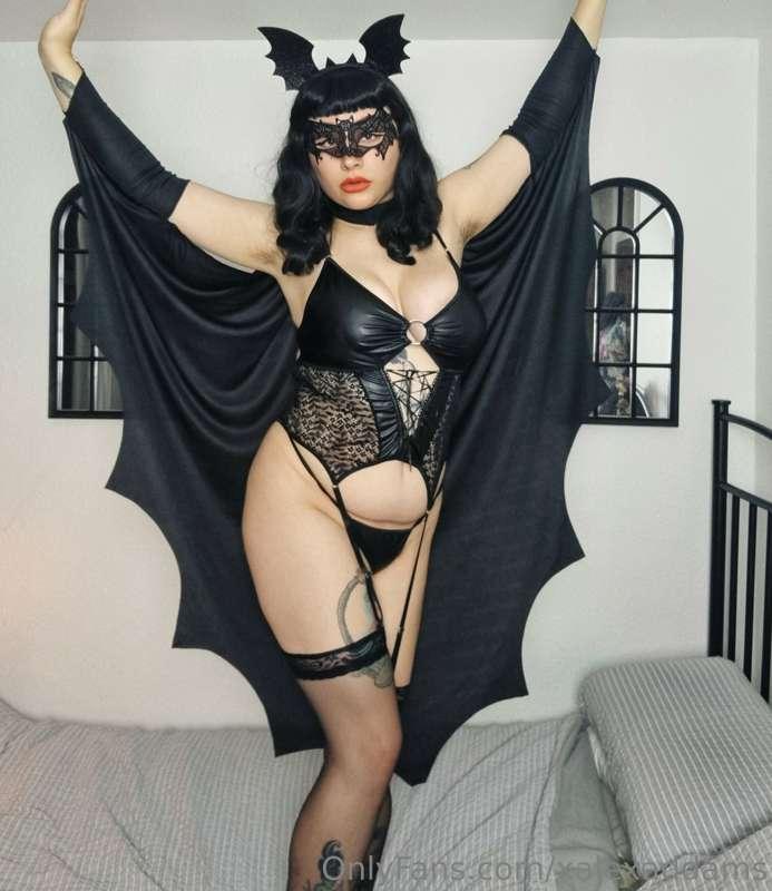 I'm creepy crawly, I'm not sorry 🤭🖤