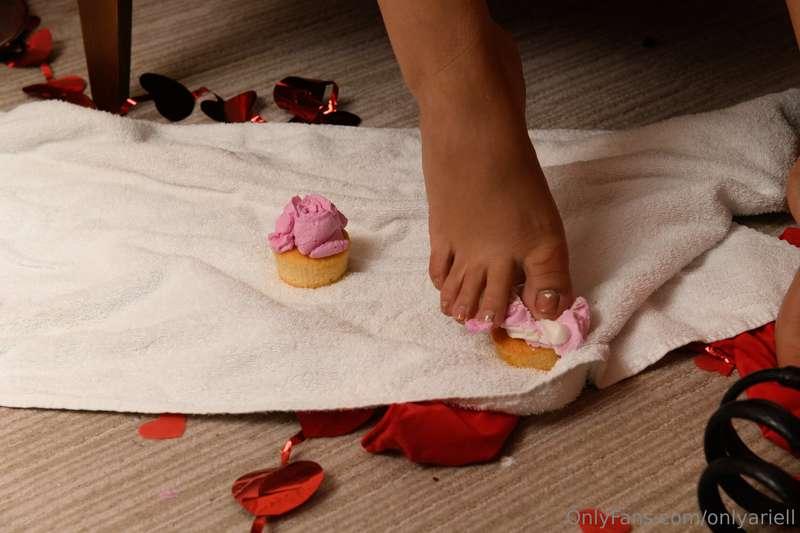 Would you come clean all this up please ?🧁😋