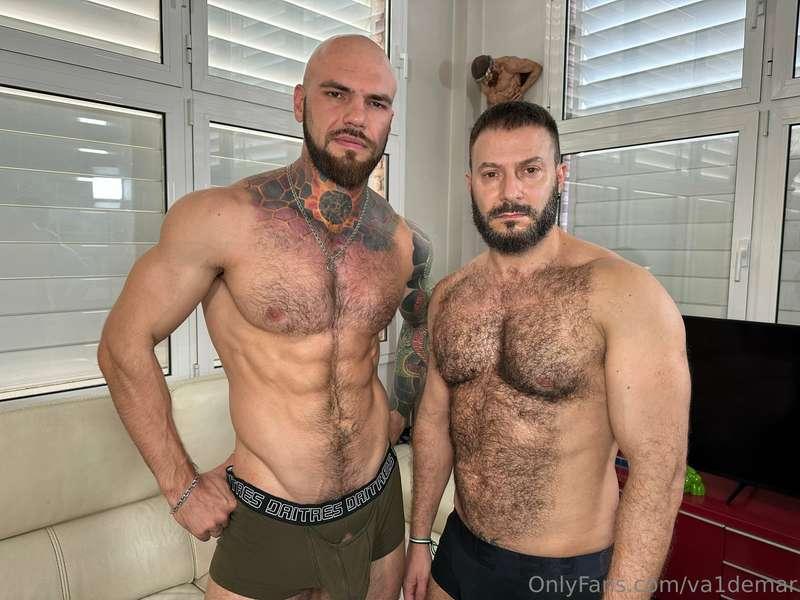 This bearded hairy Spanish bear @xuxobcn really knows how to..