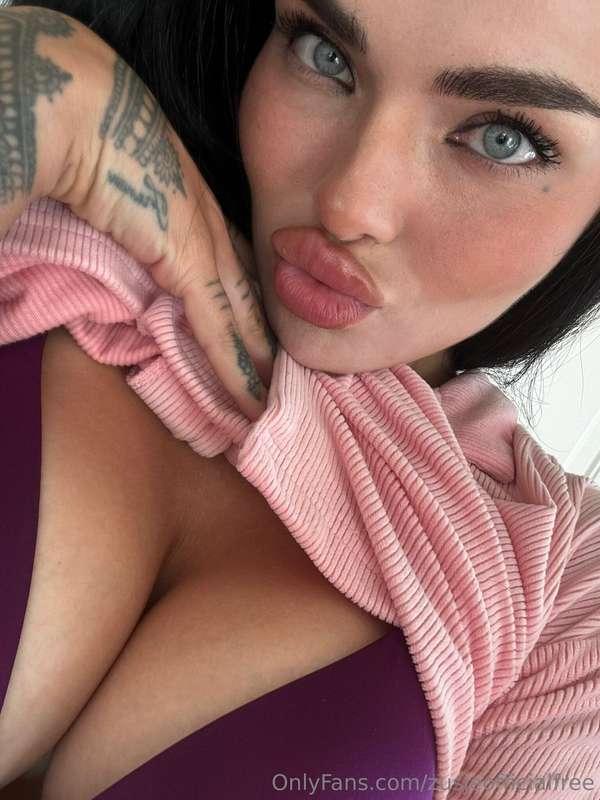 Do you want a hot video call with me?🥵Join my VIP Page and s..