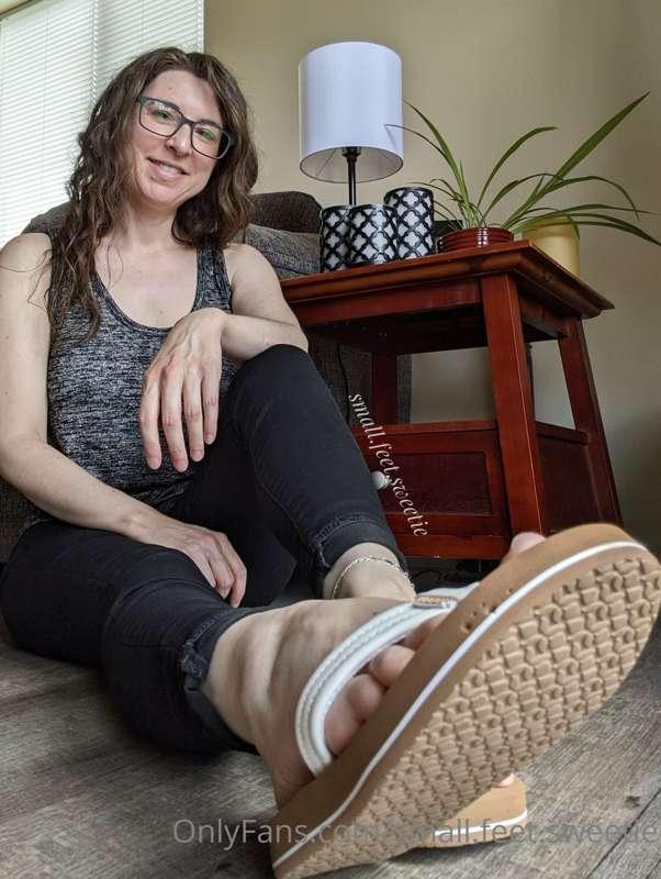 small.feet.sweetie image #1