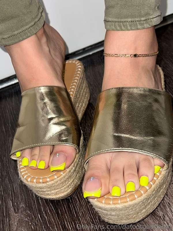 happy wedge wednesday 💛