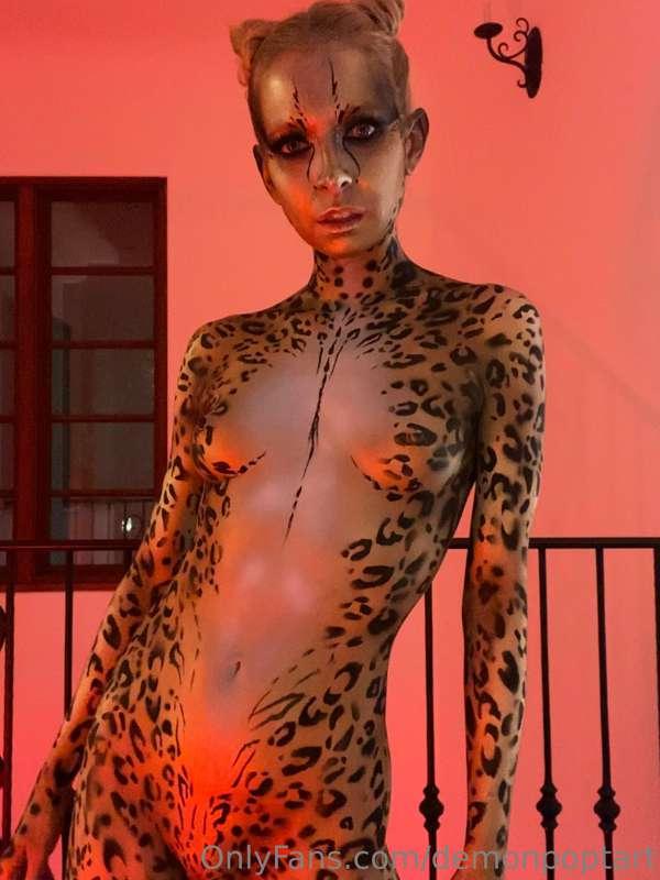 Are you ready to get wild?  🦁🐯🐨 It’s time for another Kinky ..