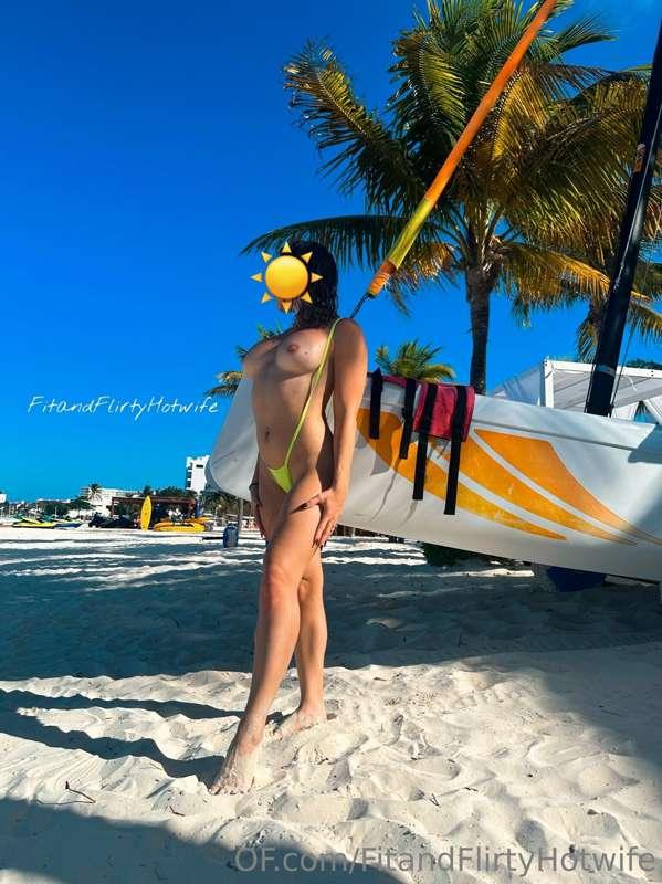 fitandflirtyhotwife image #0