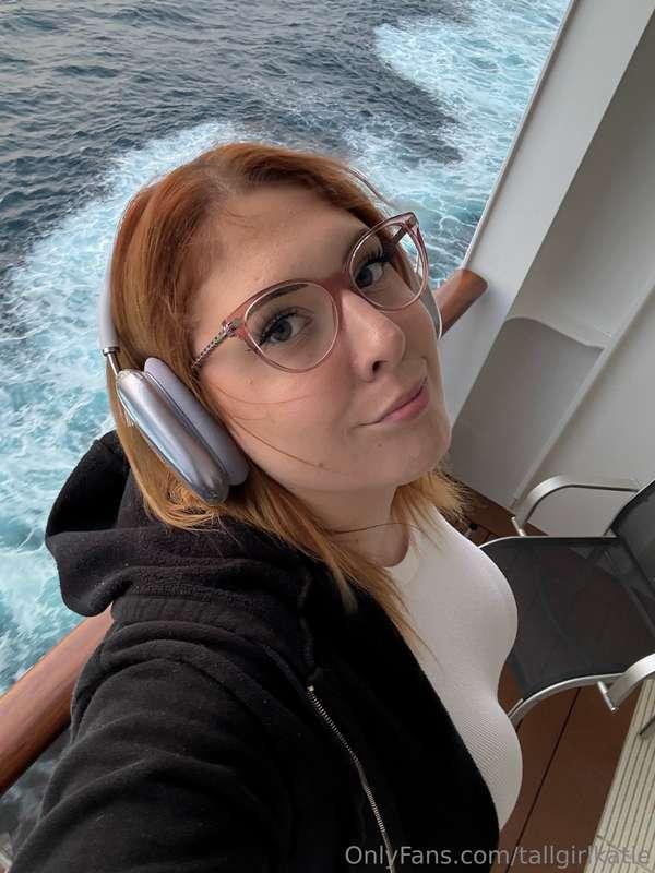 Tall queen on deck🚢
