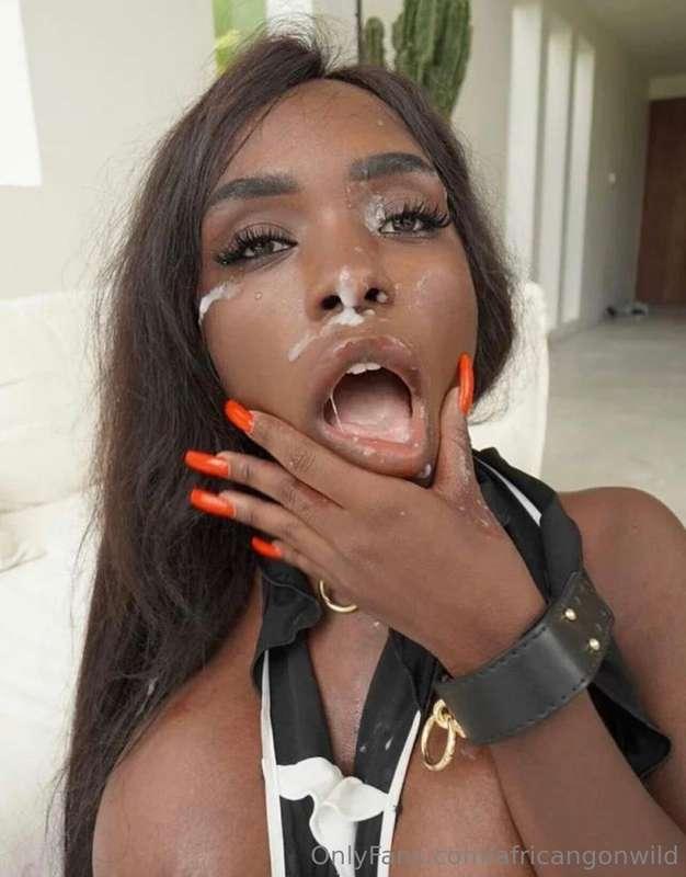 Do I look pretty with my face painted? 😈