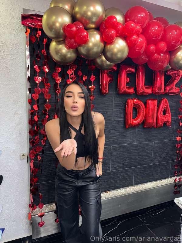 Come closer… I don’t bite unless you ask 😉🖤