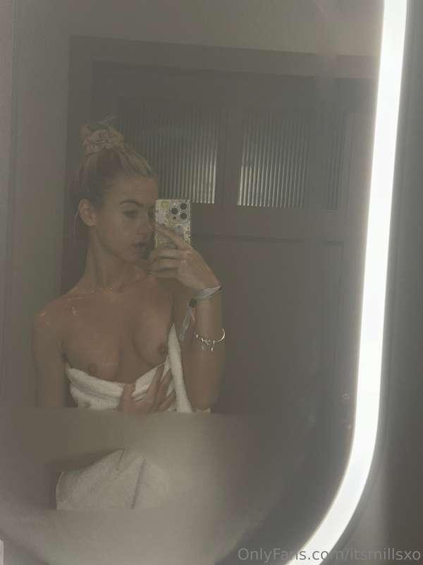 hotel selfies 😈