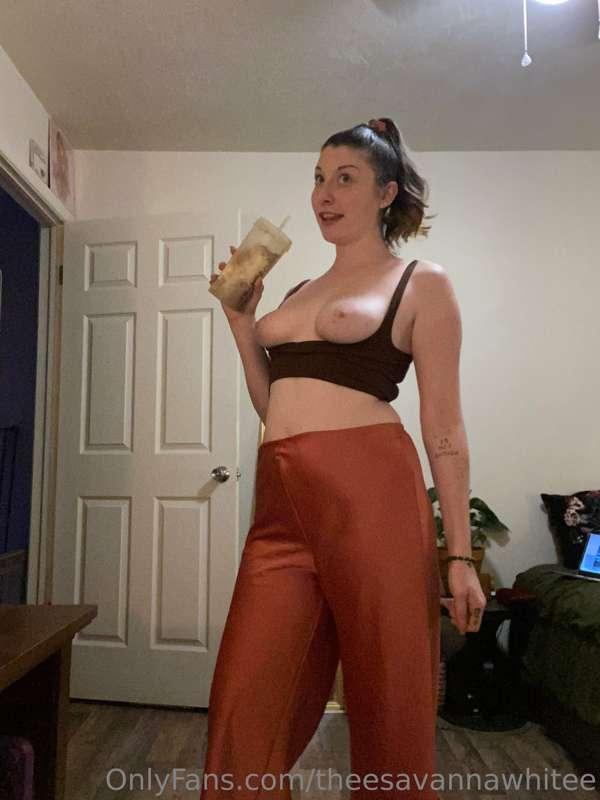 Love root beer float and being a slut hahaha summer vibes fo..