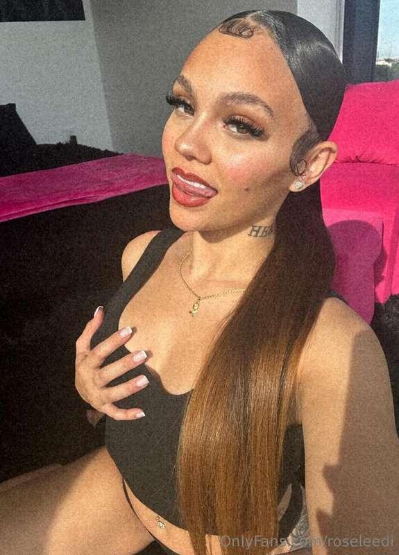 And play with my titties please and thank you 🥰