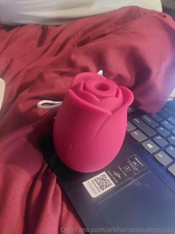 Christmas present from my partner @scarletchic 🌹👀