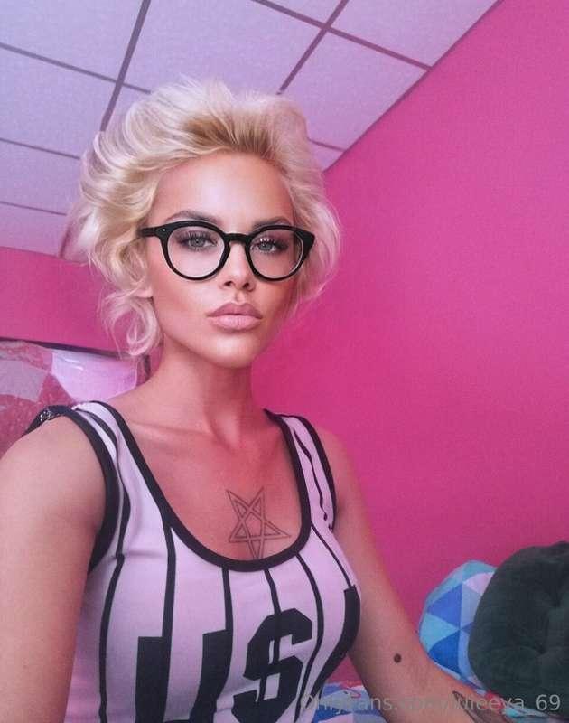 Write to me in private messages on my VIP page, I love to co..