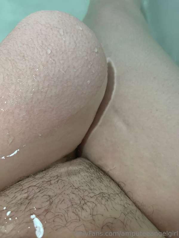 Amputee bathtime baby 💦 😈 Wanna join?? 