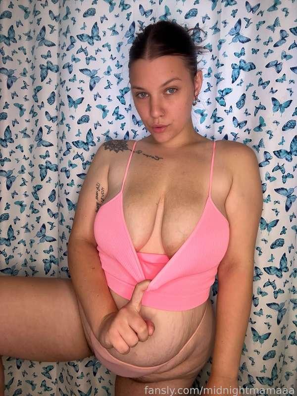 i promise i’m innocent 😇 







#bigtits #bigareolas #cleavage #redhead #MILF #chubby #nude #nsfw #worship #tittyworship #mommymilkers #saggy #saggytits #blueeyes #sexy 