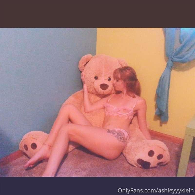 See the full pic set on my other onlyfans😈 https://onlyfans...