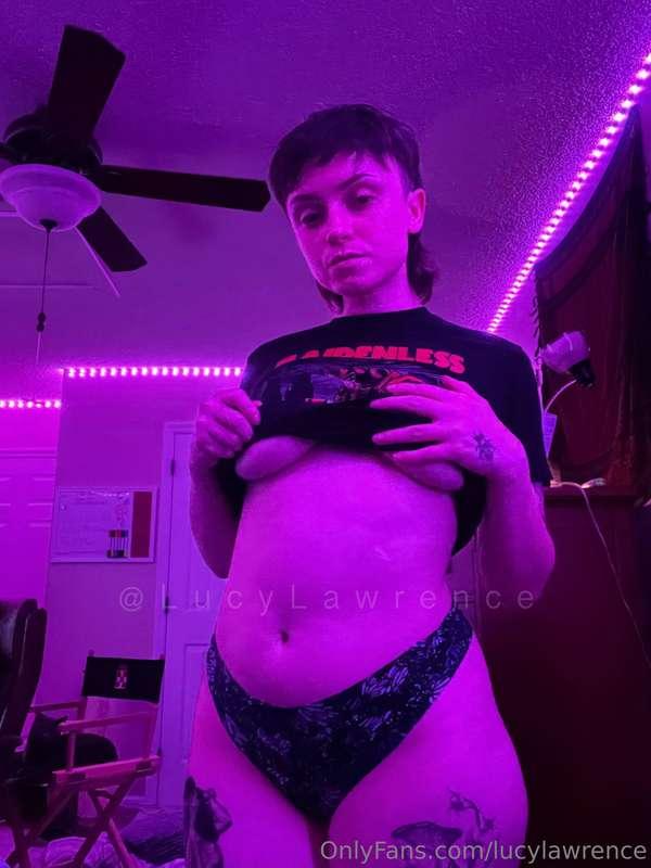 stole his shirt. do you think he'd mind? 🥺☺️