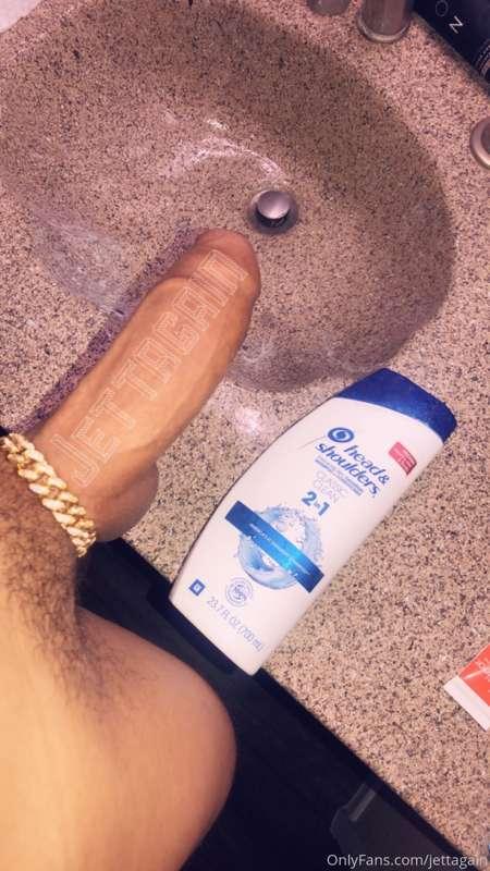 Getting a little into this 😈My dick iced out🥶