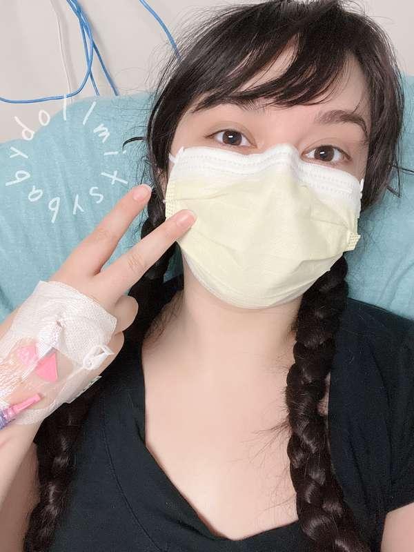 hey all-- today i was rushed to the ER and was diagnosed with both covid and pneumonia. i'm immunocompromised so it's a disaster. as a result, there won't be content this week. i apologize for this ): 💖 any tips would be greatly appreciated and feel free to suggest content for hopefully next week. 

snapped this pic when i was briefly fever free in the ER

-- mitsy