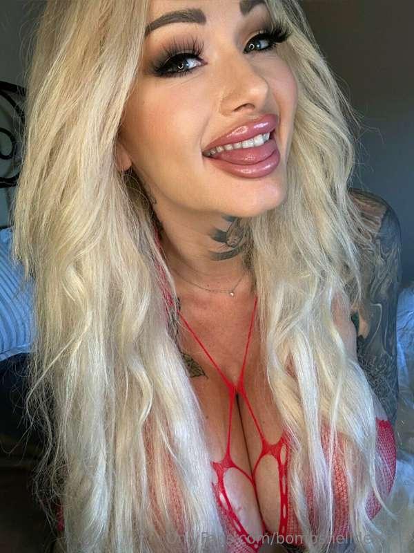 these lips should be wrapped around your cock!