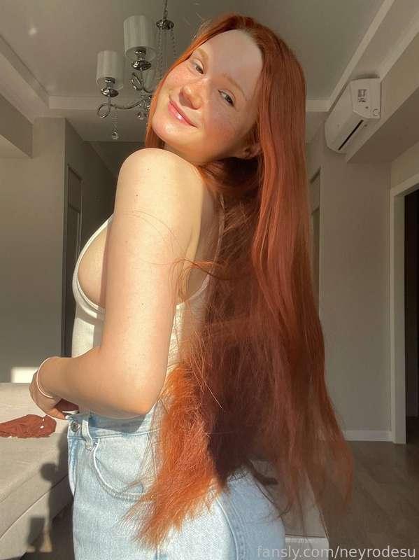 Love sunny days so much 🥰 Especially the warmth of sun rays on my skin ☀️☀️☀️

#fyp #girl #longhair 