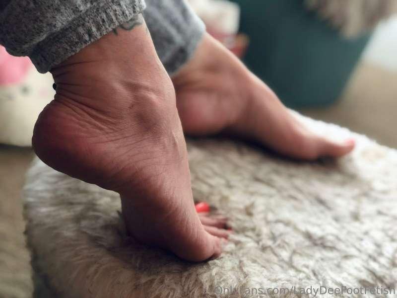 ladydeefootfetish image #0