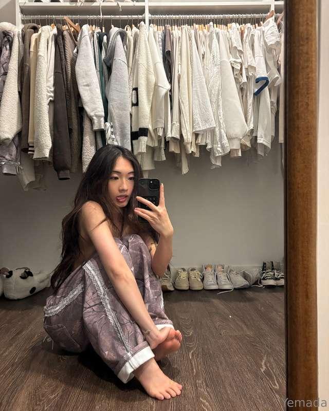 god forbid a girl loves neutrals (topless here btw 😛🙏🏼)