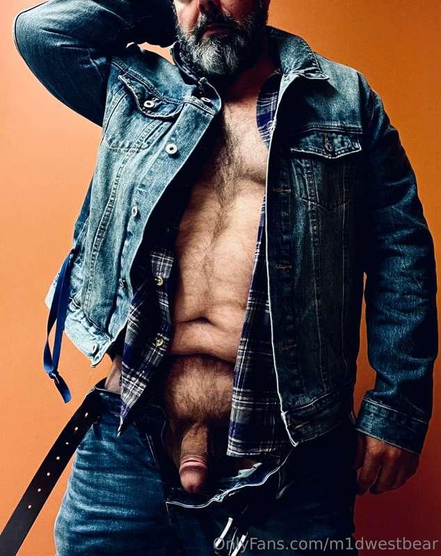 Chillin in my Canadian tux today and different filters. Got ..