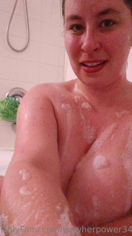 Happy Freebie Friday! By request, another bathtub shoot, and..