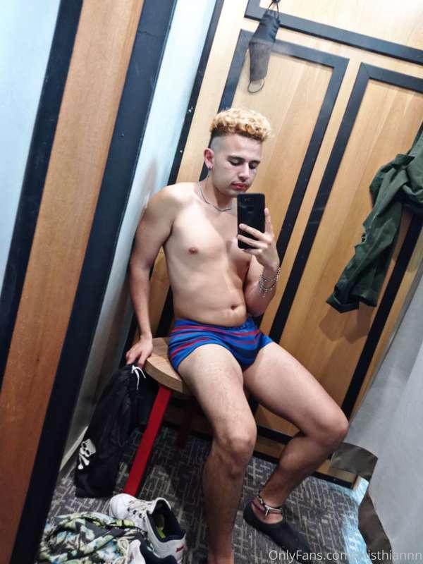 Podríamos ir de compras, y hacer cosas en vestidor, ¿te anim..