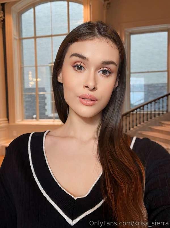 Just me, my thoughts, and a little sparkle. ✨💋