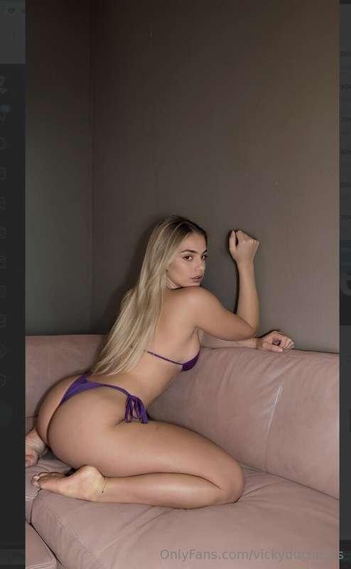 😇This naughty girl @sophia_whims just turned 18 🥵🥵🥵🔞😋Join th..