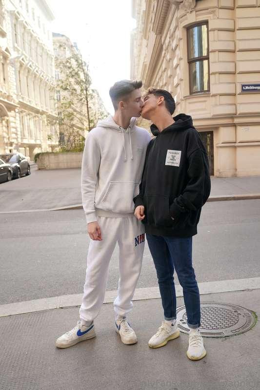 Sunday kisses to all of you ❤️